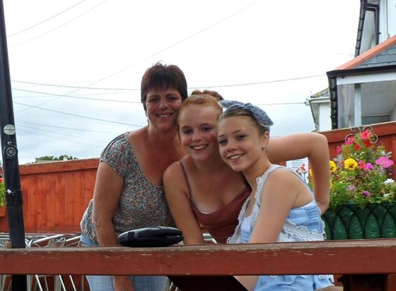 Lyn, Faye & Amy - Devon Cliffs, 2011 xx