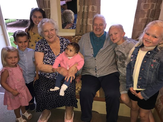 Grandma & Grandad with 6 of their great grandchildren ❤️