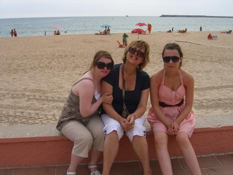 Lia, Mum and Lauren/Spain 2008