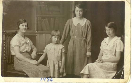 Rose - Jean, Gladys, Iris - 1934