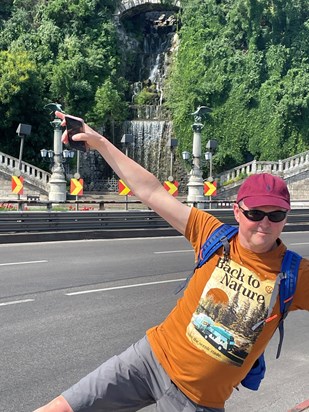 Clowning around, getting in on my photo in Budapest, typical Rog x