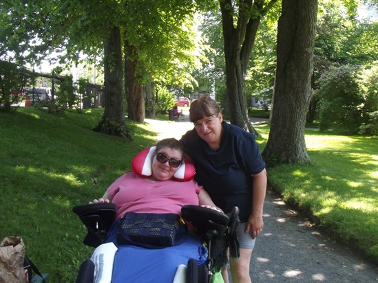 lINDA AND I WALKED DOWN TO THE PUBLIC GARDENS 2015 U KNOW WHO I THE WALKING LOL