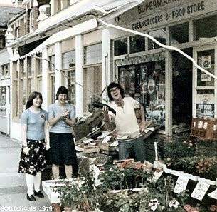 1979    Southfields  - Two-In-One Shop - Jeanette, Mum & Dad