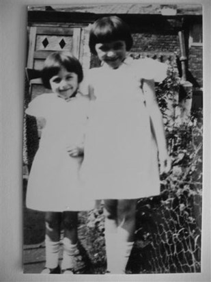 Doreen (right) and Violet (left) in1937
