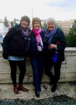 The girls roaming Rome!