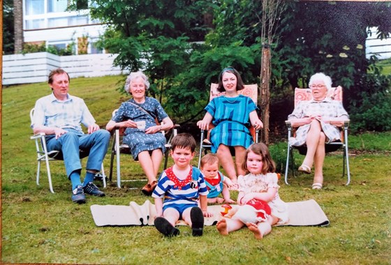 Leonard with cousin Susan, her 3 children, and their shared aunts Elizabeth & Annie. 1987