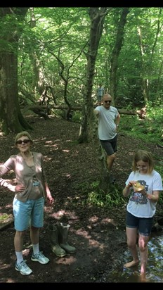 Just a random Sunday morning in the woods en famille.