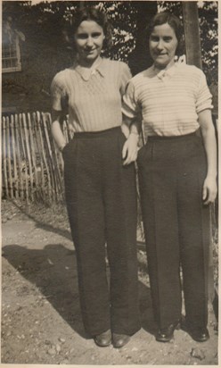 1944 Hilda & Mother Annie Gladwin