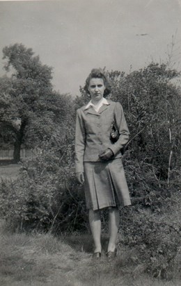 1945 Hilda Gladwin 07