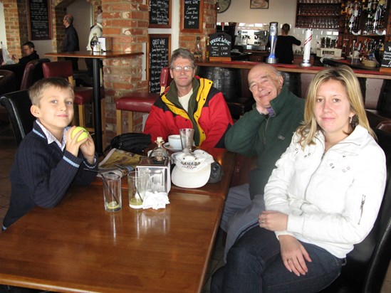 2007 A pub Lunch on the Isle of Wight