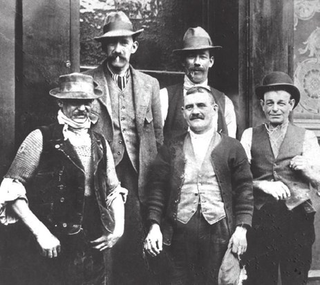 Grandfather Tom Bevington at back with Cigarette next to Grt Uncle Dan Bevington at 5 Bells Brentford 