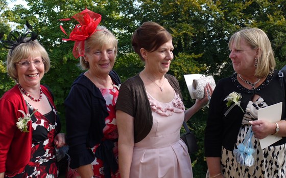 4 sisters at Louisa's wedding