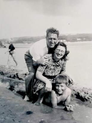 Found among our old family photos, Len at the beach with his parents. That's his smile that we'll always remember. Gwyn and Steph