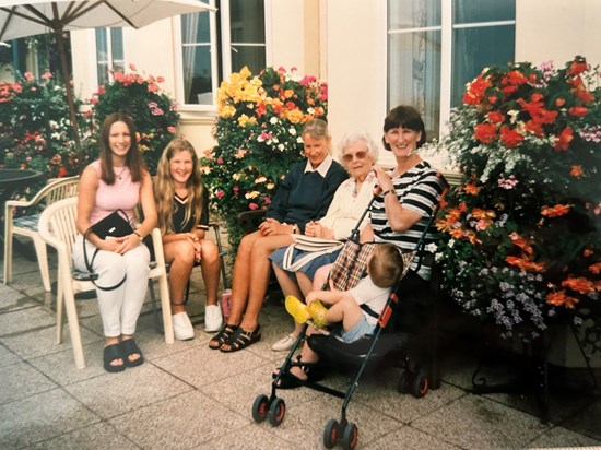 A happy holiday to Sidmouth, 1999 Katie, Gemma, Helen, Granny Burden, Jenny & Owen