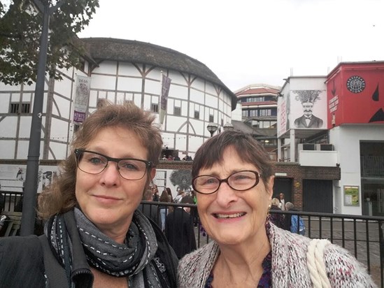 Al and her mom Betty at The Globe Theatre