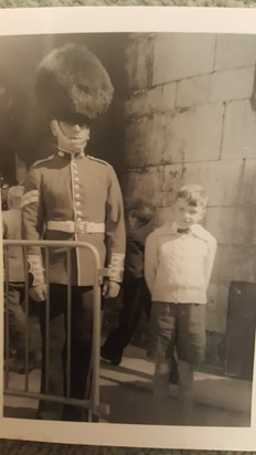Dennis with Guardsman in London