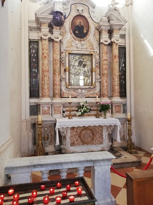 Dubrovnik cathedral, lit a candle for you all and for Paul's birthday. 🥰🥰🥰