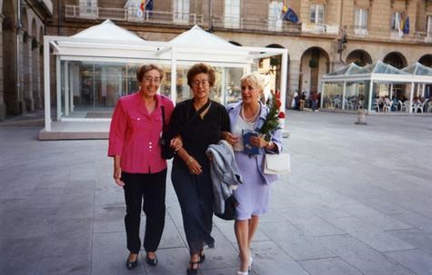 Josefa, su hermana Sara (fallecida) y Mª Luz