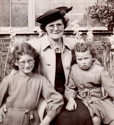 Auntie Ann, Nan Elsie and Mum 