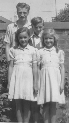 Howard ,Micheal, Pauline, Pam, 1946