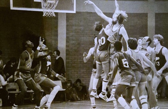 Collage basketball 