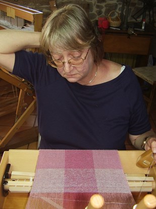 Fiona learning weaving in Galicia