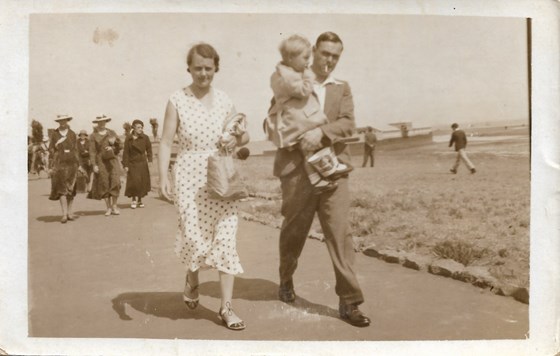 1934 1936 Father with his Mother (Nora) and Father (William) aged 1 3