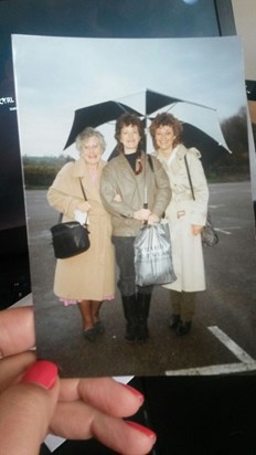 Liz, Penny & Mum in Burford