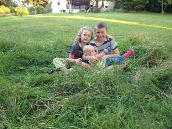 Harry, Jess & Izzy Yew Tree Cottage August 2014
