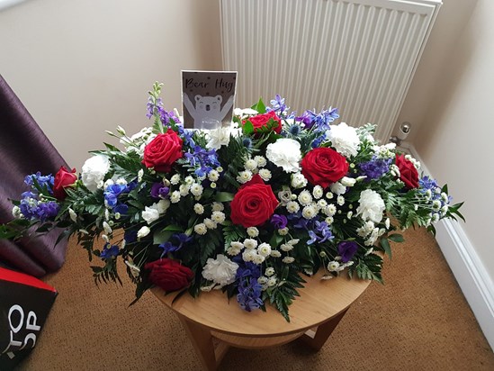 Red white & blue flowers.....what else for a Bear!