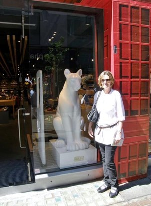 Jesse's mommy with a kitty in London 5,30,12