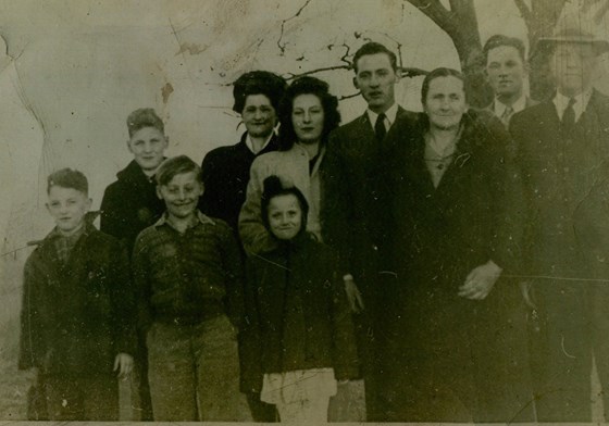 ~1941. Ed (2nd on left) with siblings and parents, Myrtle & Jesse (front left)