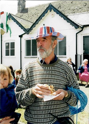 Mick Bell at Street Market.jpg