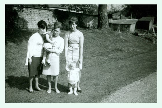 I believe this is Gwen, Edna, Mum, Kerry and me, 1964/5 based on my attire and the hairdo's :)