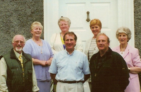 4 Sisters and 3 Brothers in Crumlin15 August 2001 Susie, Thomasena, Phyllis, Bernard, Lorna, Colin , Raymond.