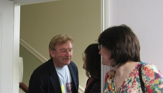 Charlie, Susie, Juliet. Ealing, April 2005.
