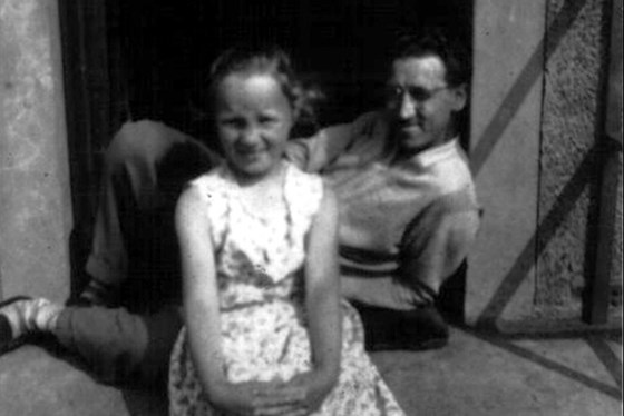  Margaret  26/08/1950 With her Daddy !!