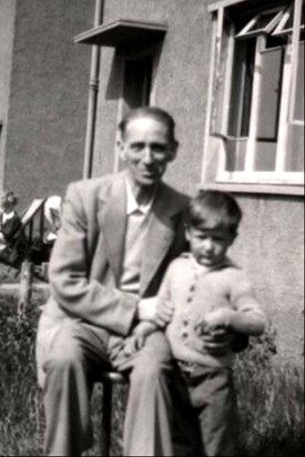 Robert William Bruce     04/03/1952 With his Grandad ! 