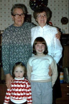 Lynn with sister Donna & Nana & Grandad !!