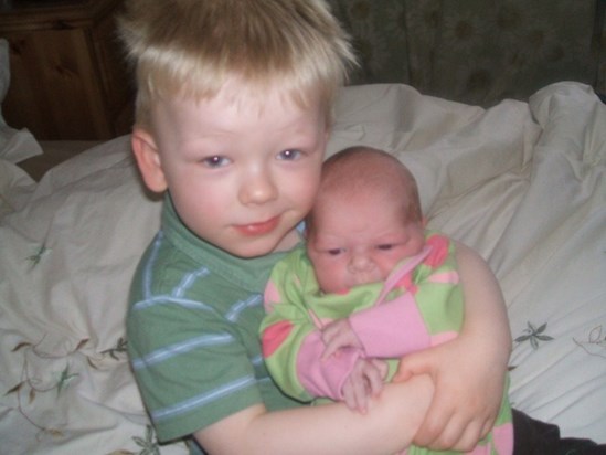 Charlotte Mack 08/05/2009 with her Big brother Christian !!