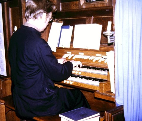 1973 05 19   St Peter's Church, Sponsored Sing   organist at organ later destroyed by fire