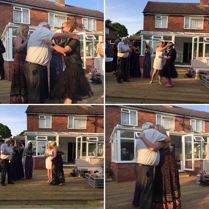 Derek presenting medals to the ladies (1)