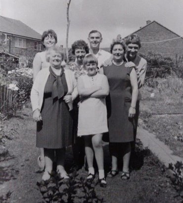 Mam, Nanna, Uncle John, Uncle Keith, Great Nanna Piert, Christine, Aunty Hilda. Date unknown.