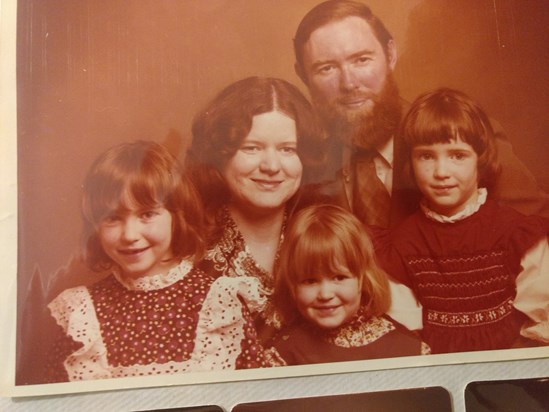 Young Staman Family Pic (Jeanette is the blondie in front)