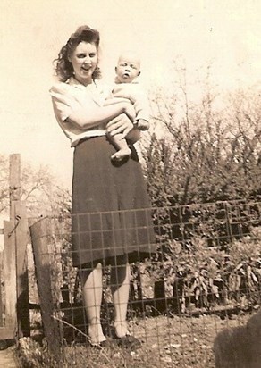 Richard as a baby with Mum.
