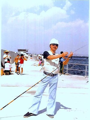Muneharu fishing at Honmoku Pier