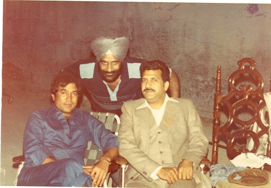 Rajesh Khanna with Hasanpuri and a Fan
