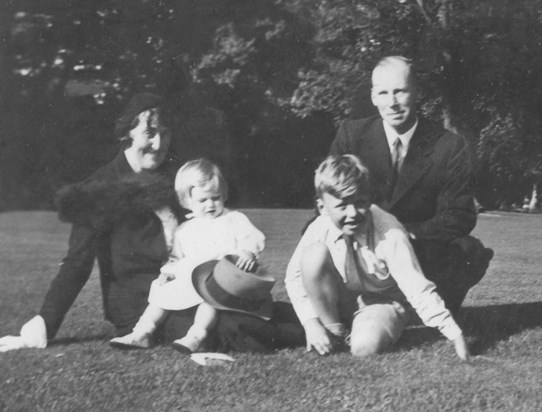 Sid, Myrtle, Colin & Jan, Aberdeen 1937