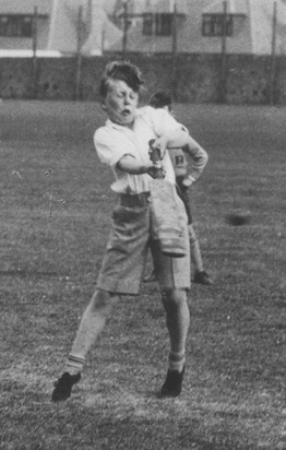 Hobbes hits out - cricket in Horsham, 1938
