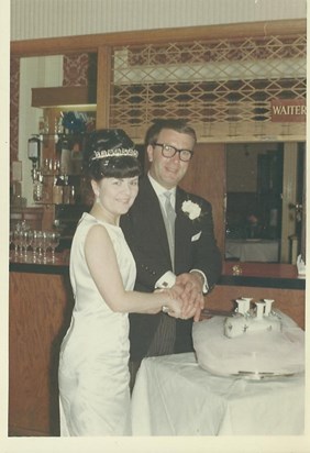 Mum & Dad Cutting Wedding Cake 